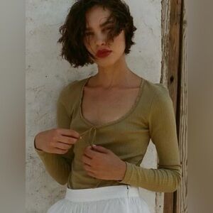 Doen Romy Tee in Bay Leaf (Size M)